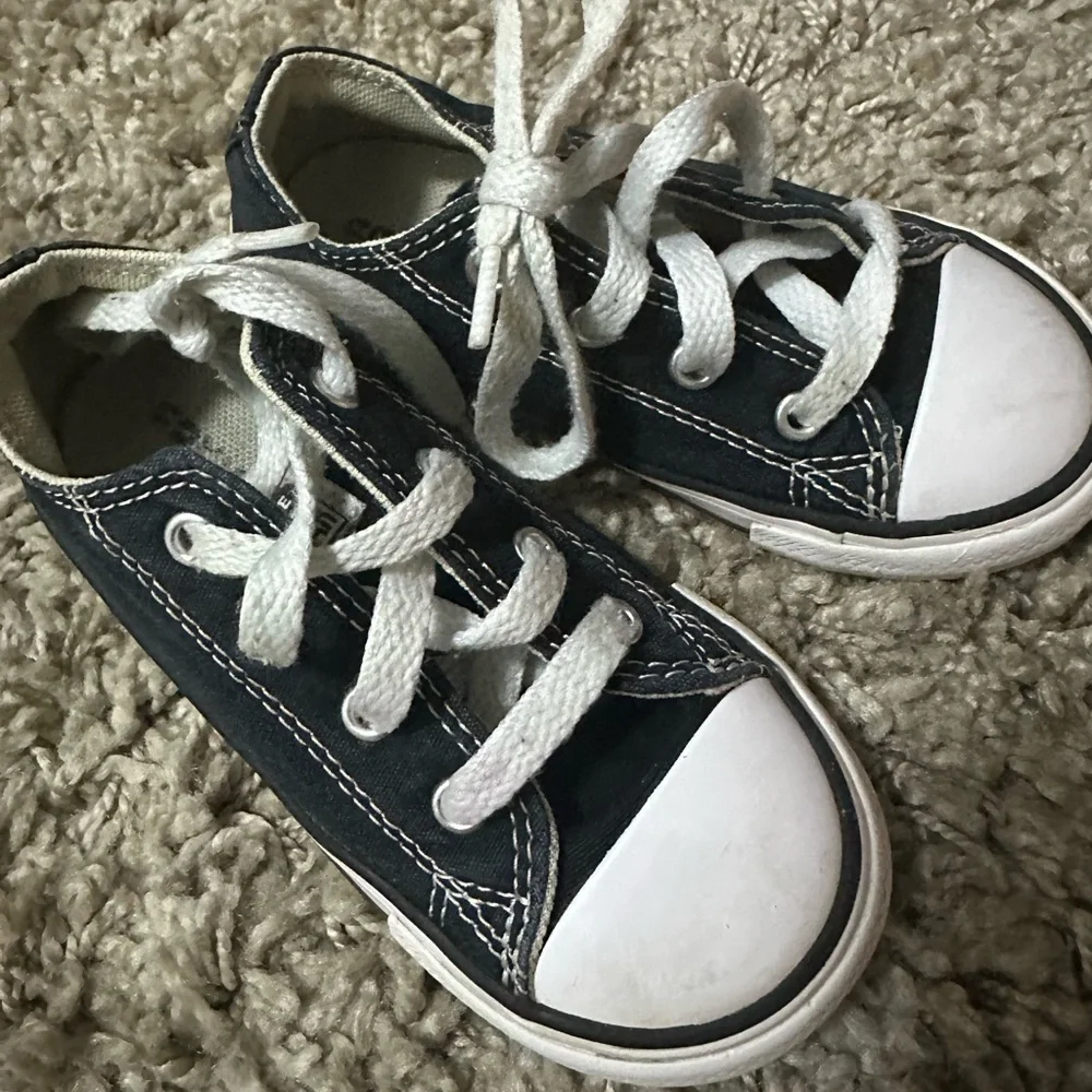 Toddler size 8 converse sneaker
